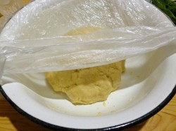 Пирог с плавленным сыром и луком