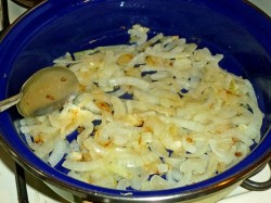 Пирог с плавленным сыром и луком