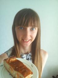 Пирог с начинкой из семги, риса и яиц из дрожжевого теста