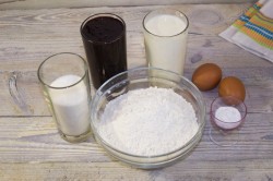 название картинки Пирог с вареньем на кефире скорый