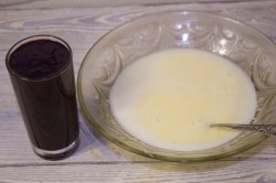 название картинки Пирог с вареньем на кефире скорый