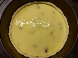 название картинки Пирог с вишней и сметанной заливкой