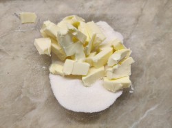 название картинки Пирог с вишней и сметанной заливкой