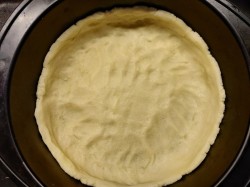 название картинки Пирог с вишней и сметанной заливкой