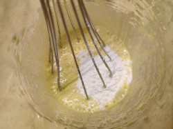 название картинки Пирог с вишней и сметанной заливкой