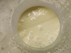 название картинки Пирог с вишней и сметанной заливкой