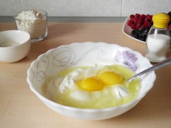 название картинки Пирог с ягодами в мультиварке