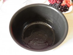 название картинки Пирог с ягодами в мультиварке