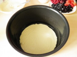 название картинки Пирог с ягодами в мультиварке