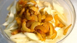 название картинки Пирог со сливами и грушами