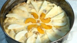 название картинки Пирог со сливами и грушами