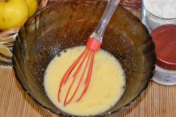 название картинки Быстрый пирог в микроволновке за 5 минут яблочный