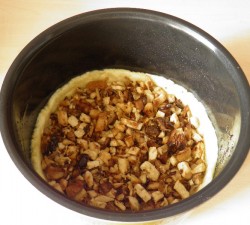 название картинки Пирог в мультиварке с грибами