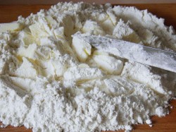 название картинки Пирог в мультиварке с грибами