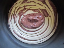 Пирог Зебра на сметане в мультиварке