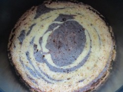 Пирог Зебра на сметане в мультиварке