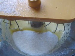 Пирог Зебра на сметане в мультиварке