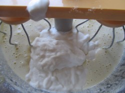 Пирог Зебра на сметане в мультиварке