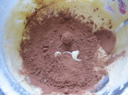 Пирог Зебра на сметане в мультиварке