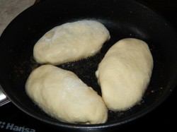 название картинки Пирожки без дрожжей на кефире на сковороде