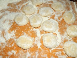 название картинки Пирожки без дрожжей на кефире на сковороде