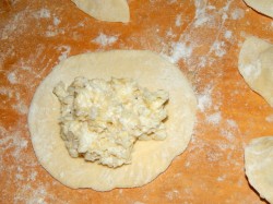 название картинки Пирожки без дрожжей на кефире на сковороде