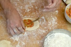 Пирожки с капустой и морковкой жареные бездрожжевые - шаг 10