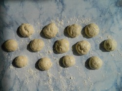 Пирожки жареные на сковороде на сухих дрожжах