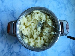 Пирожки жареные на сковороде на сухих дрожжах