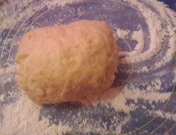 название картинки Пирожки-малыши из чудо-теста с луком и яйцом в духовке