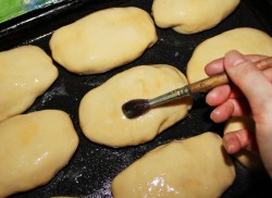 Пирожки на сухом молоке дрожжевые в духовке