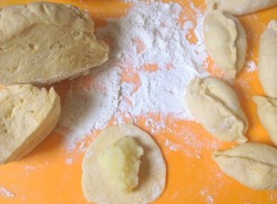 Пирожки на сырых дрожжах