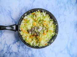 название картинки Пирожки на воде в духовке с капустой