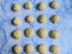 название картинки Пирожки на воде в духовке с капустой