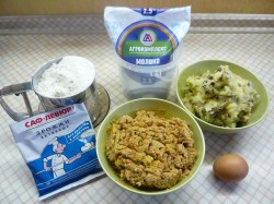 Пирожки с фаршем в духовке Румяные Хрюшки - шаг 1