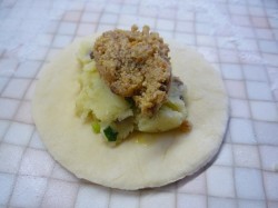 Пирожки с фаршем в духовке Румяные Хрюшки - шаг 9