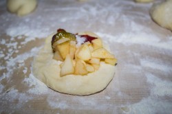 Пирожки с фруктами в духовке