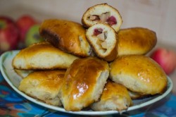 Пирожки с фруктами в духовке