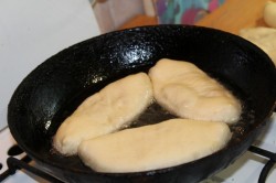 Пирожки с горохом жареные на сковороде