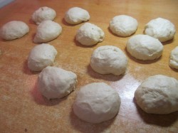 Жареные пирожки с картошкой на дрожжах на сковороде