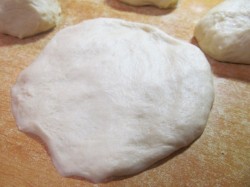 Жареные пирожки с картошкой на дрожжах на сковороде