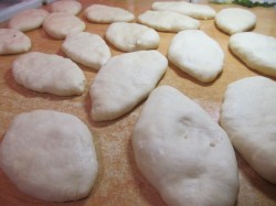 Жареные пирожки с картошкой на дрожжах на сковороде