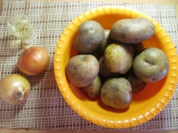 Жареные пирожки с картошкой на дрожжах на сковороде