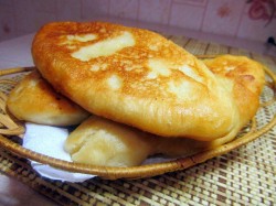Жареные пирожки с картошкой на дрожжах на сковороде
