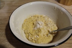 название картинки Пирожки с клубникой из дрожжевого теста в духовке