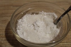 название картинки Пирожки с клубникой из дрожжевого теста в духовке