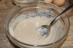 название картинки Пирожки с клубникой из дрожжевого теста в духовке