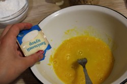 название картинки Пирожки с клубникой из дрожжевого теста в духовке