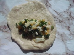 название картинки Пирожки с луком и яйцом запеченные