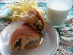 название картинки Пирожки с луком и яйцом запеченные